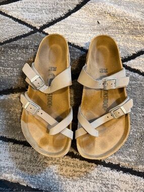 BIRKENSTOCK MAYARI IN DOVE GRAY COLOR